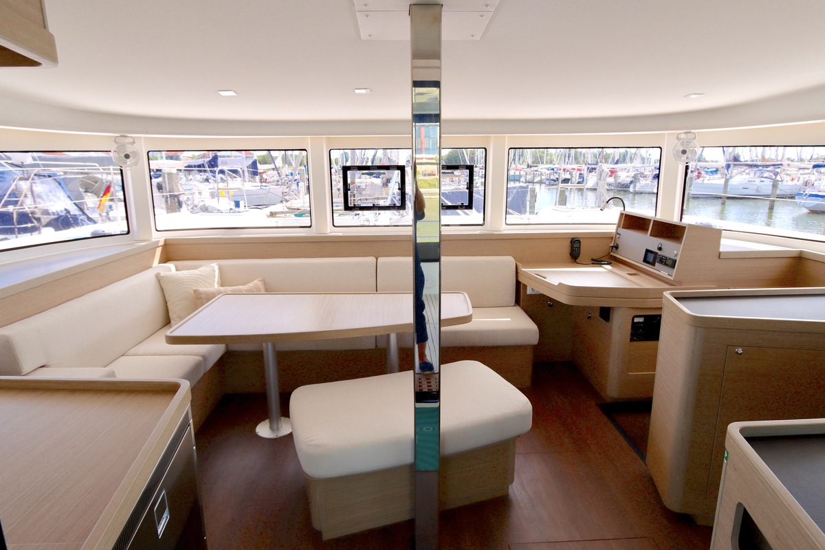foto: 11 Lagoon 42 Full specs