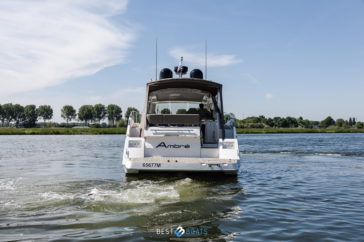 foto: 25 Galeon 385 HTS