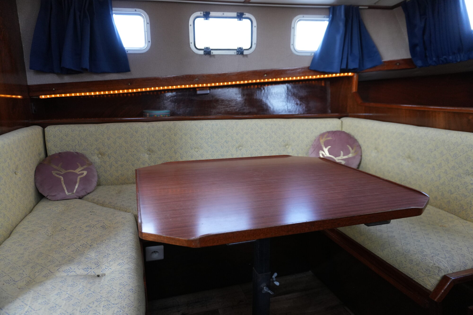 foto: 16 Curtevenne Curtevenne 10.50 AK Cabrio