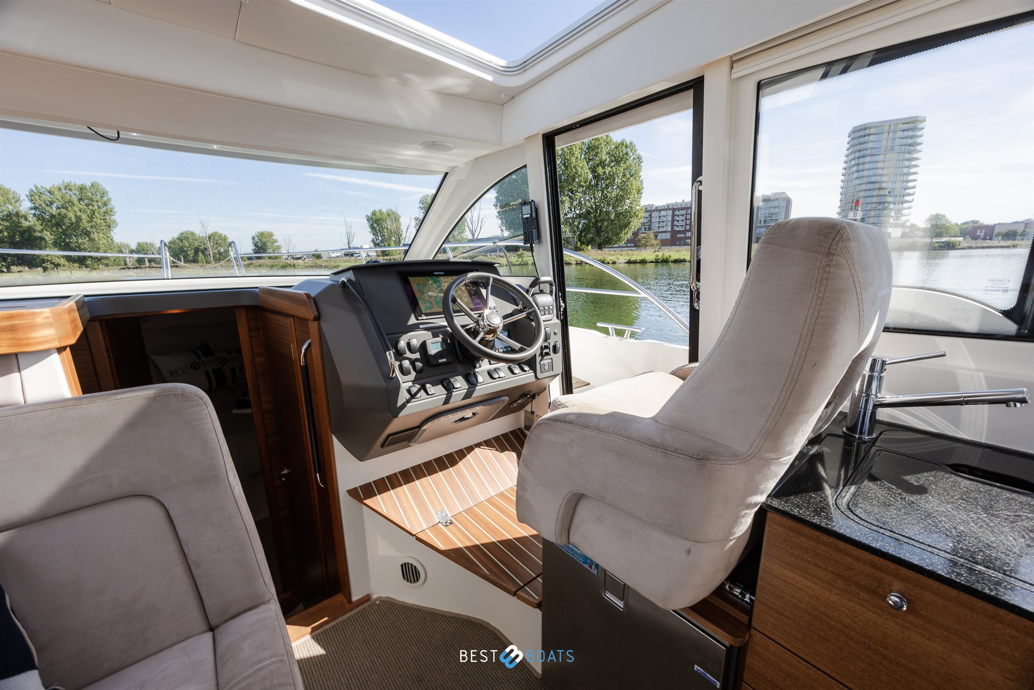 foto: 11 Nimbus 305 Coupé