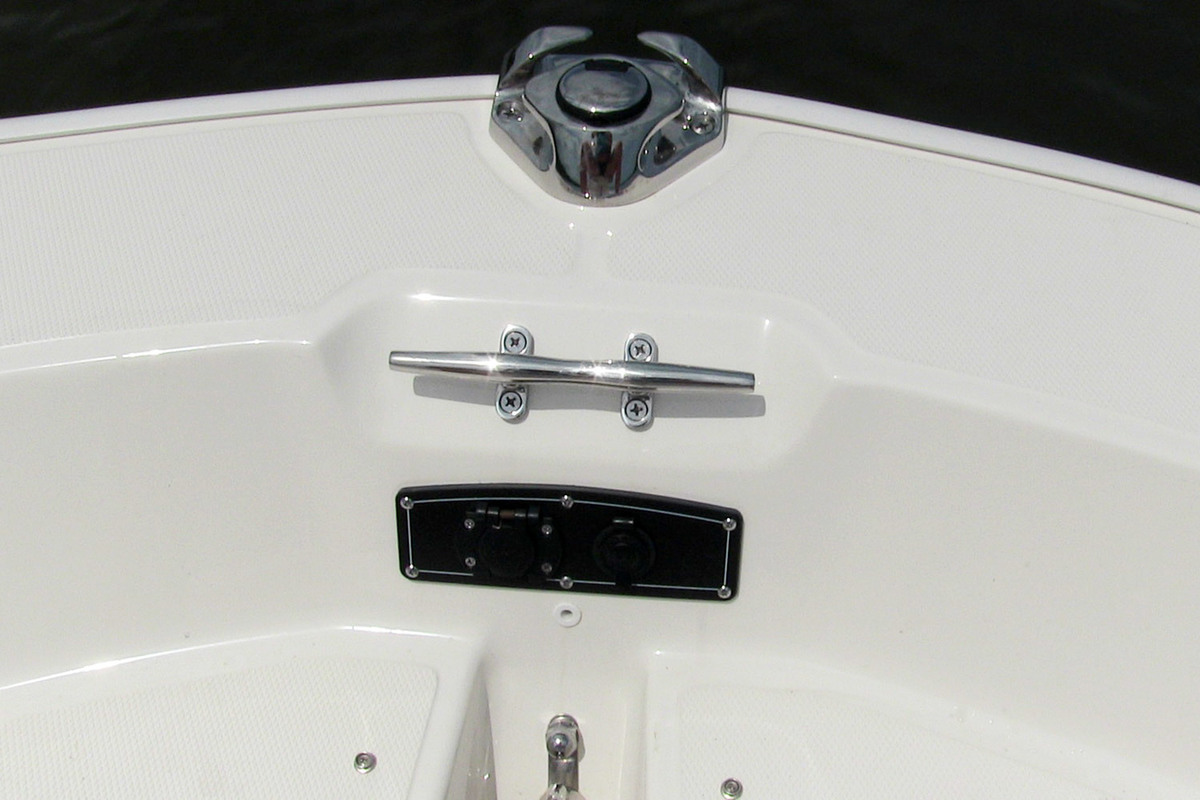 foto: 8 Boston Whaler 150 Montauk