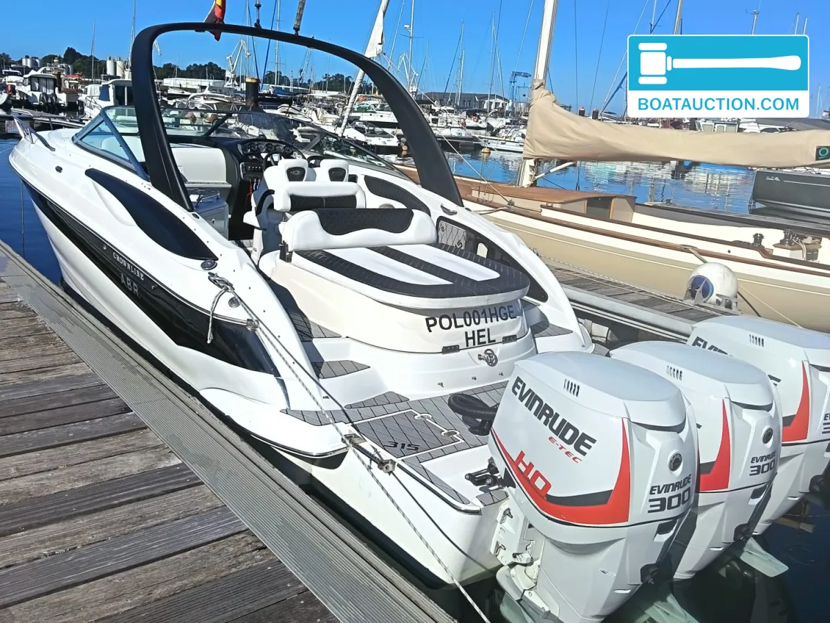 foto: 6 Crownline 315 SCR