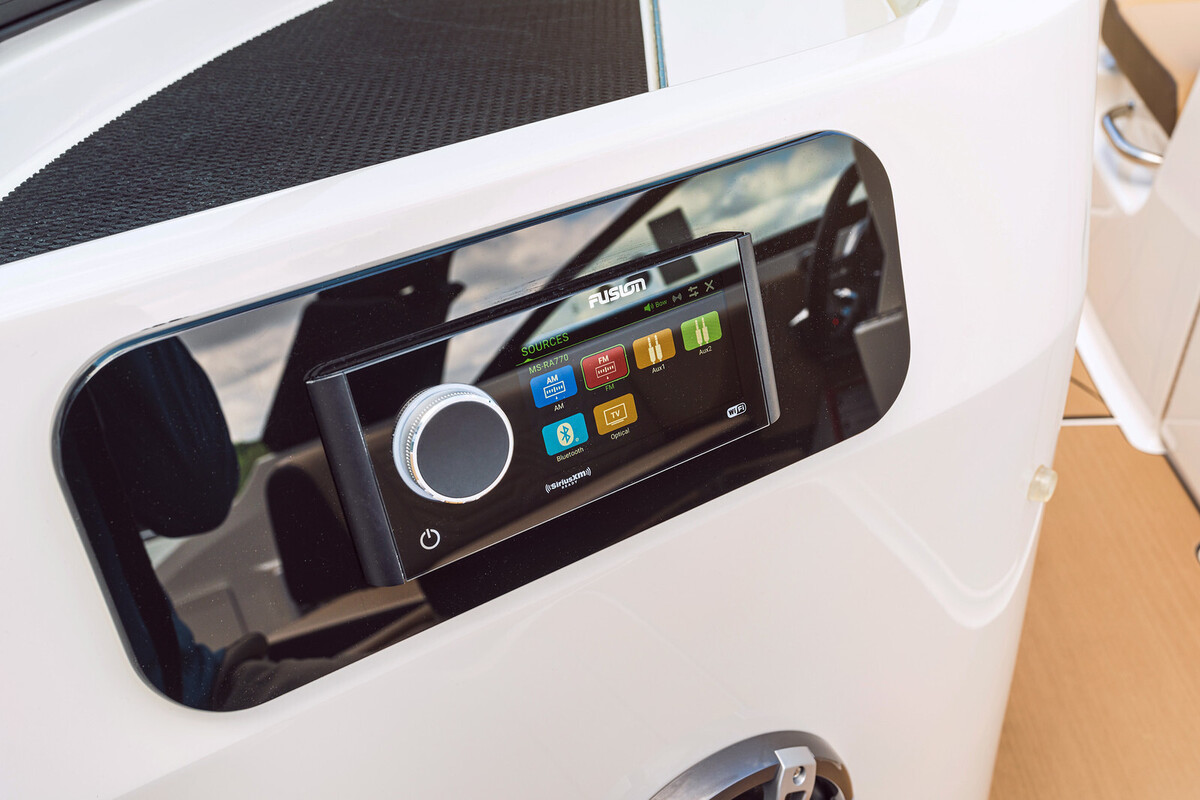 foto: 7 Sea Ray SDX 250 Surf