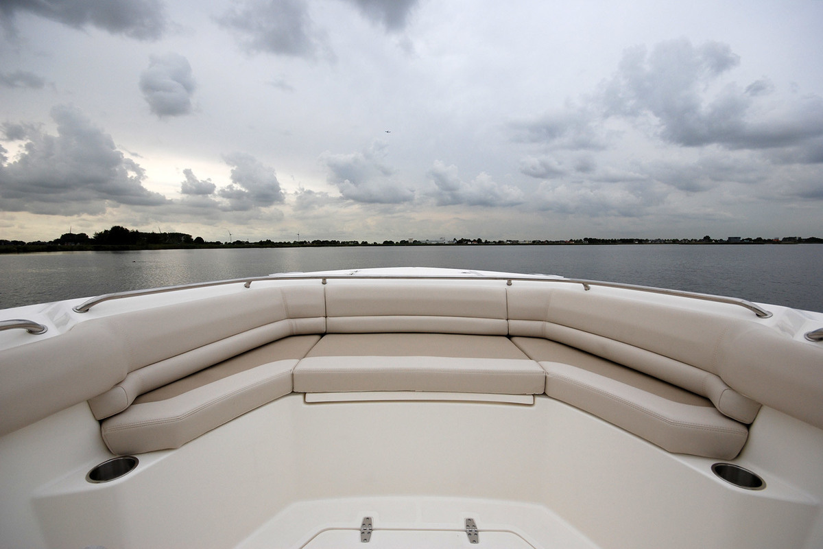 foto: 18 Boston Whaler 330 Outrage