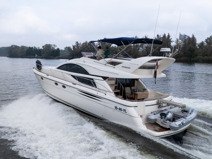 foto: 16 Fairline Phantom 50