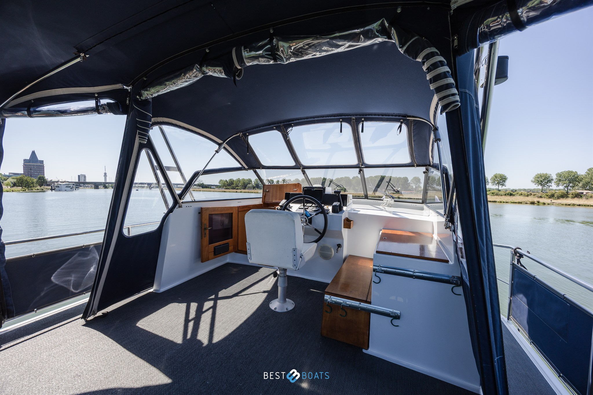 foto: 16 Vri-Jon Contessa 45E