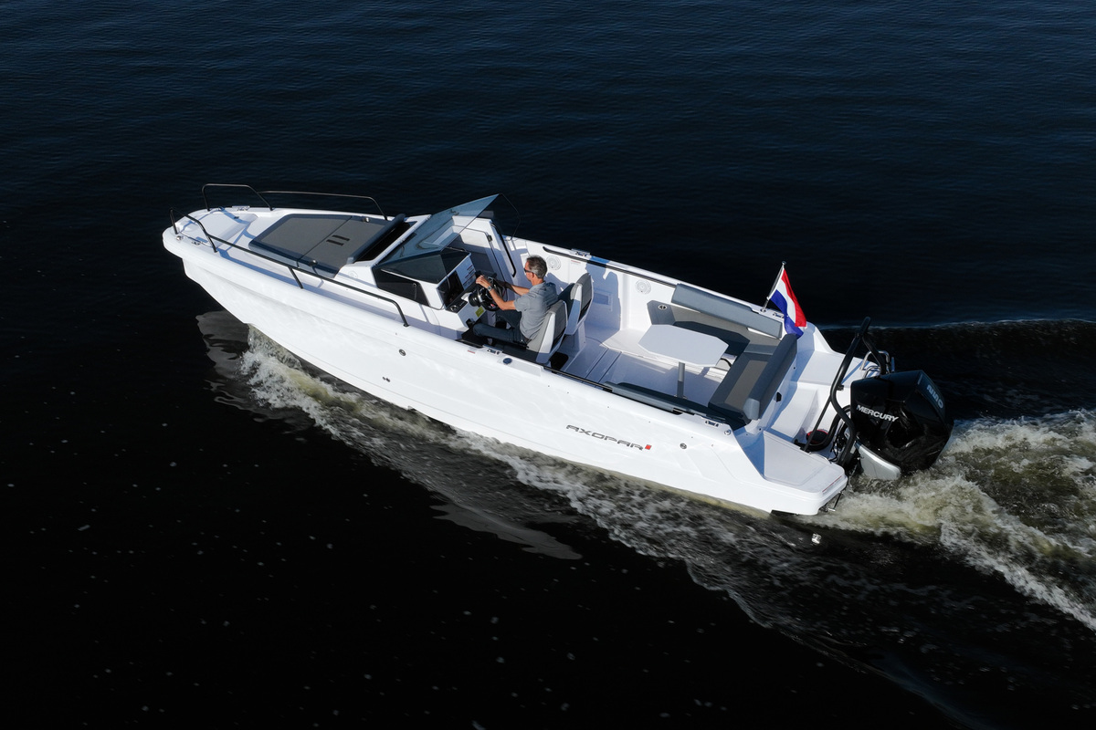 foto: 47 Axopar 25 Cross Bow & Cross Top