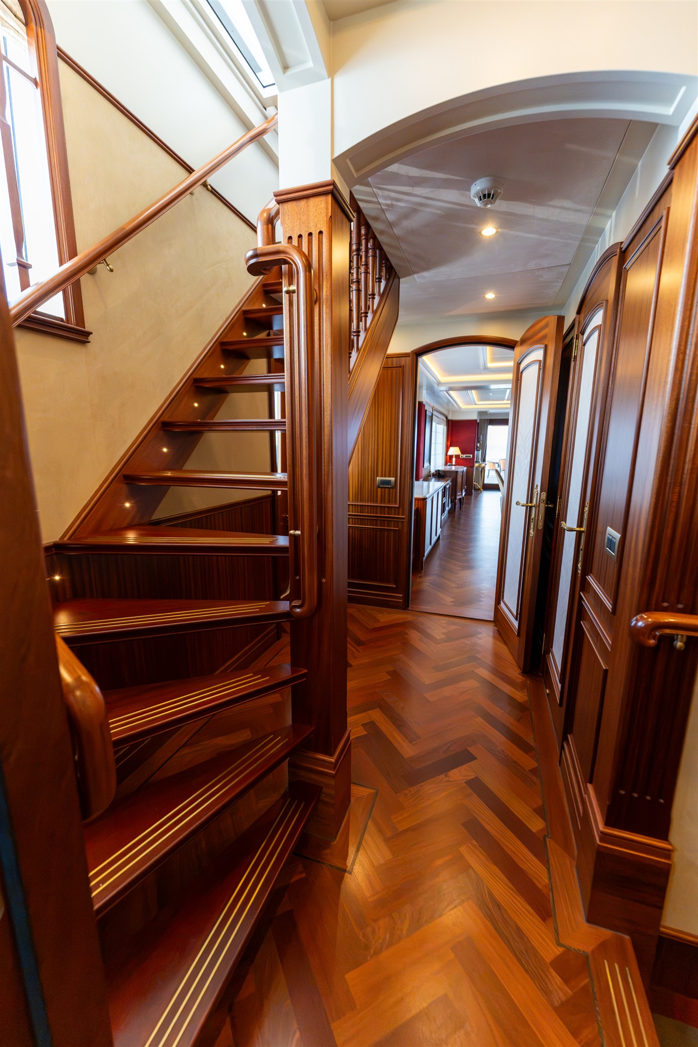 foto: 40 Van Der Valk Shipyard Custom Explorer