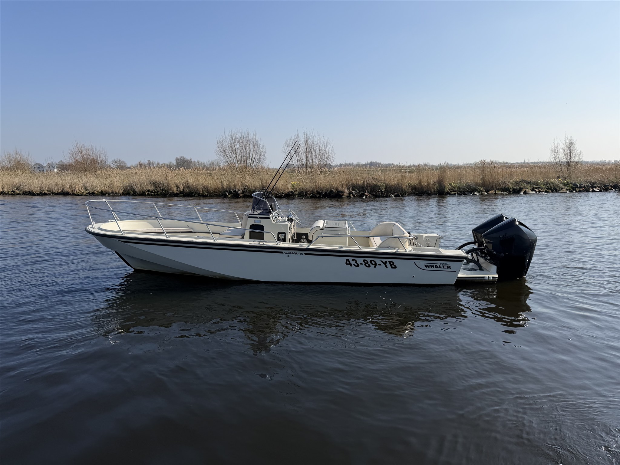 foto: 10 Boston Whaler OUTRAGE 25