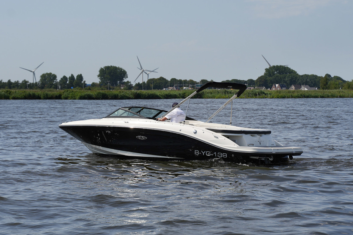 foto: 16 Sea Ray 210