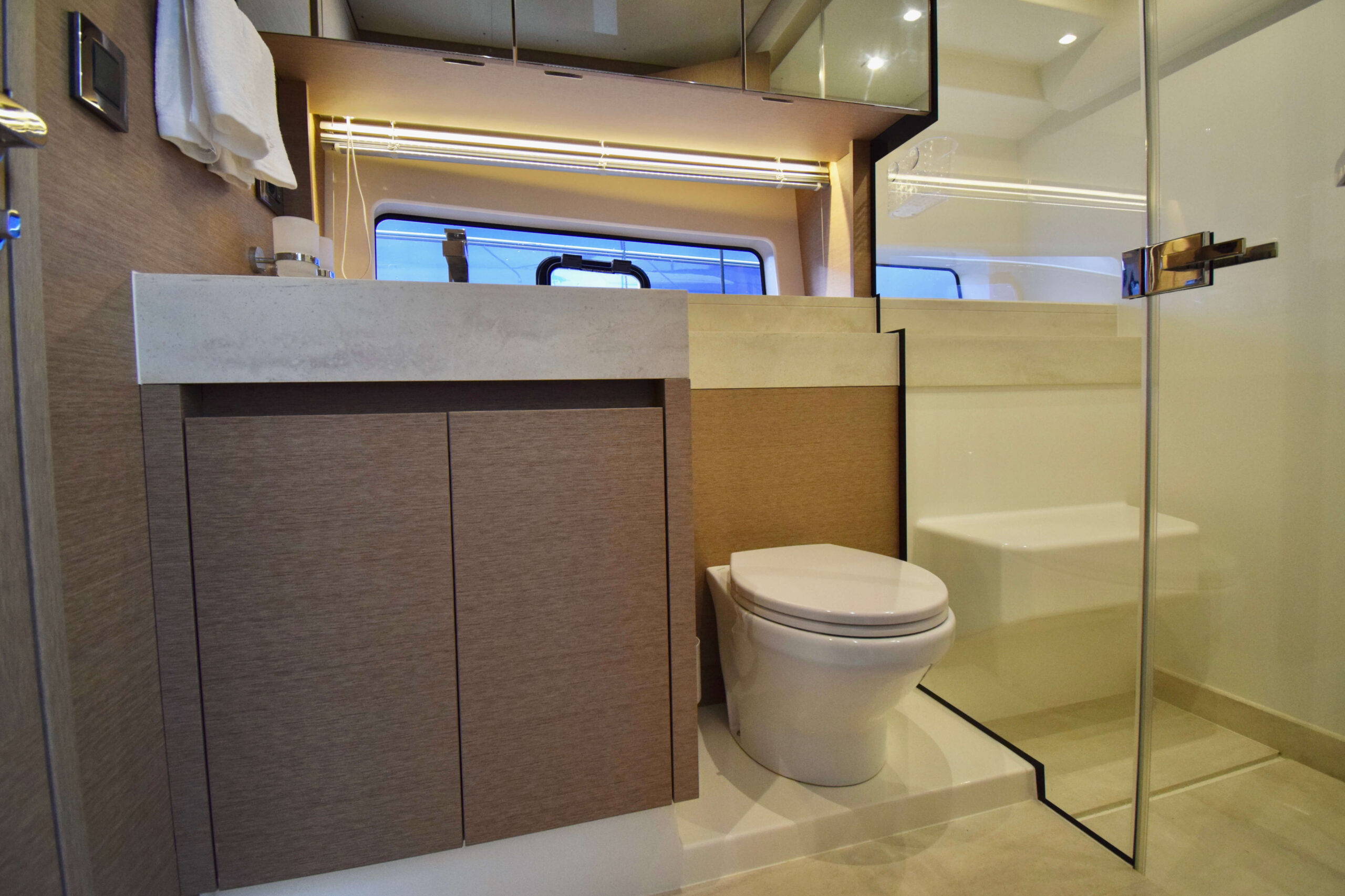 foto: 19 Prestige 590 Flybridge #49