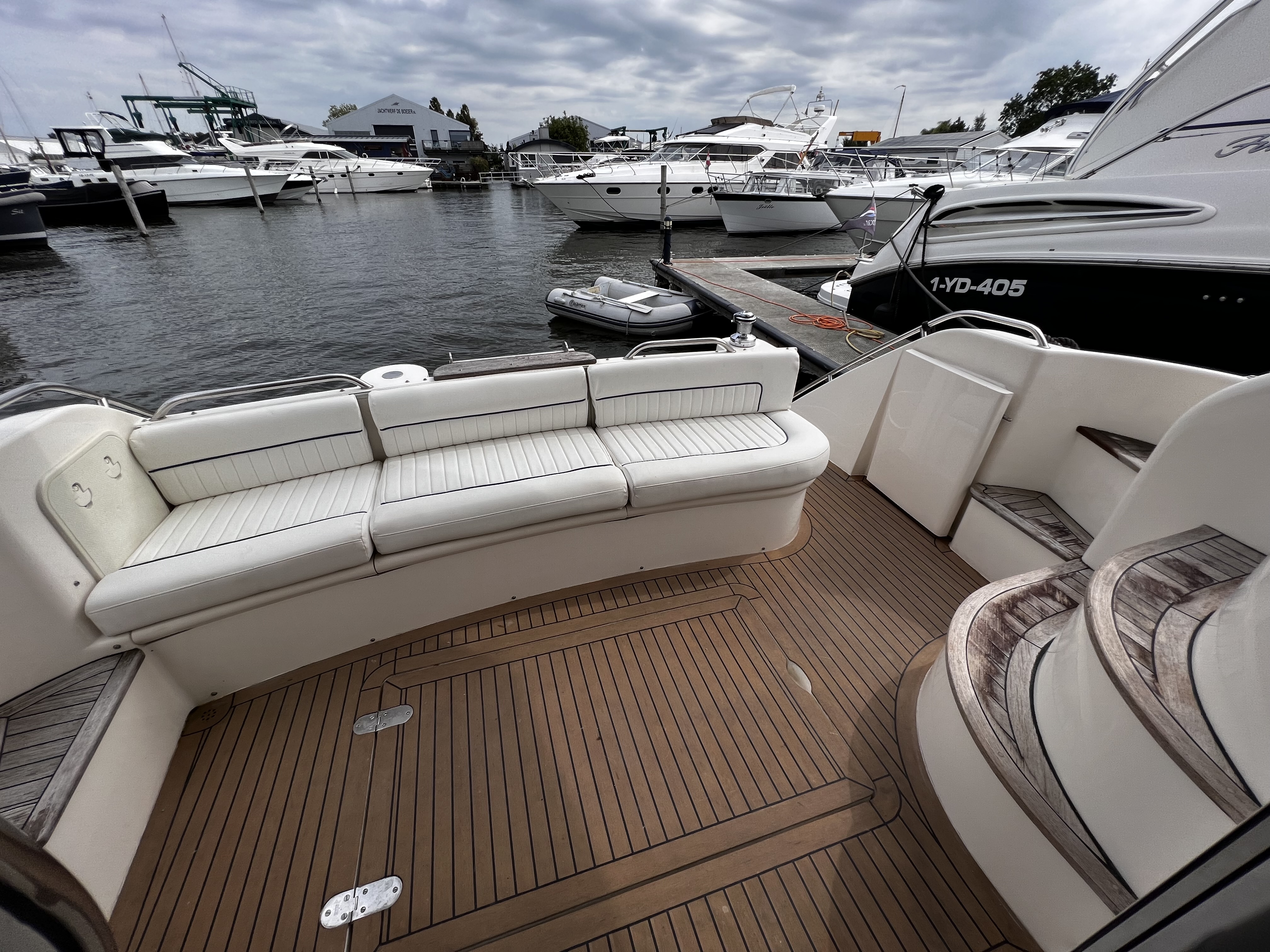 foto: 14 Fairline Phantom 42