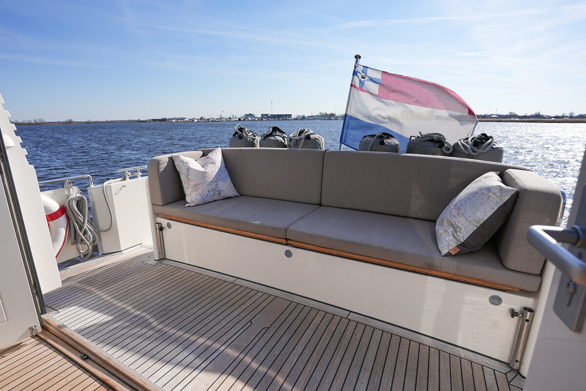 foto: 22 Linssen Grand Sturdy 410 AC Variotop met stabilisator