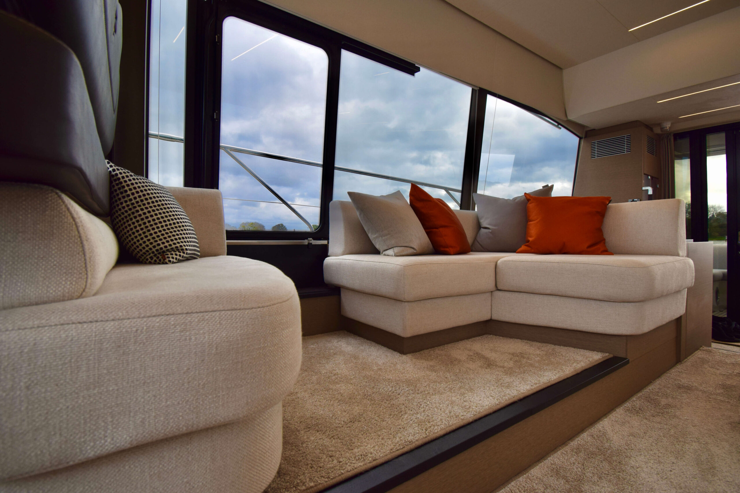 foto: 20 Prestige 590 Flybridge #49
