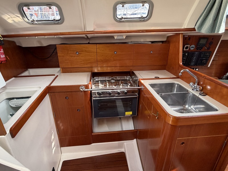 foto: 11 Beneteau Oceanis 321