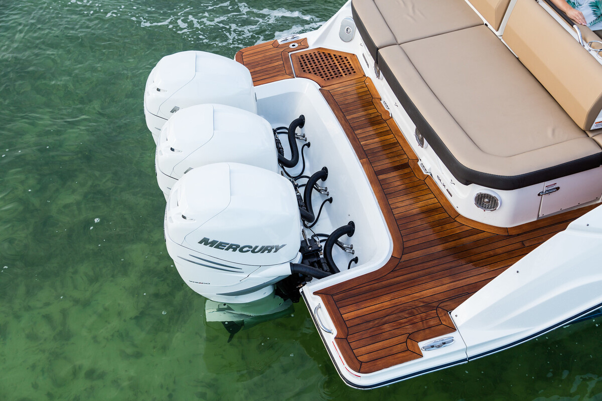 foto: 6 Sea Ray SLX 400 Outboard