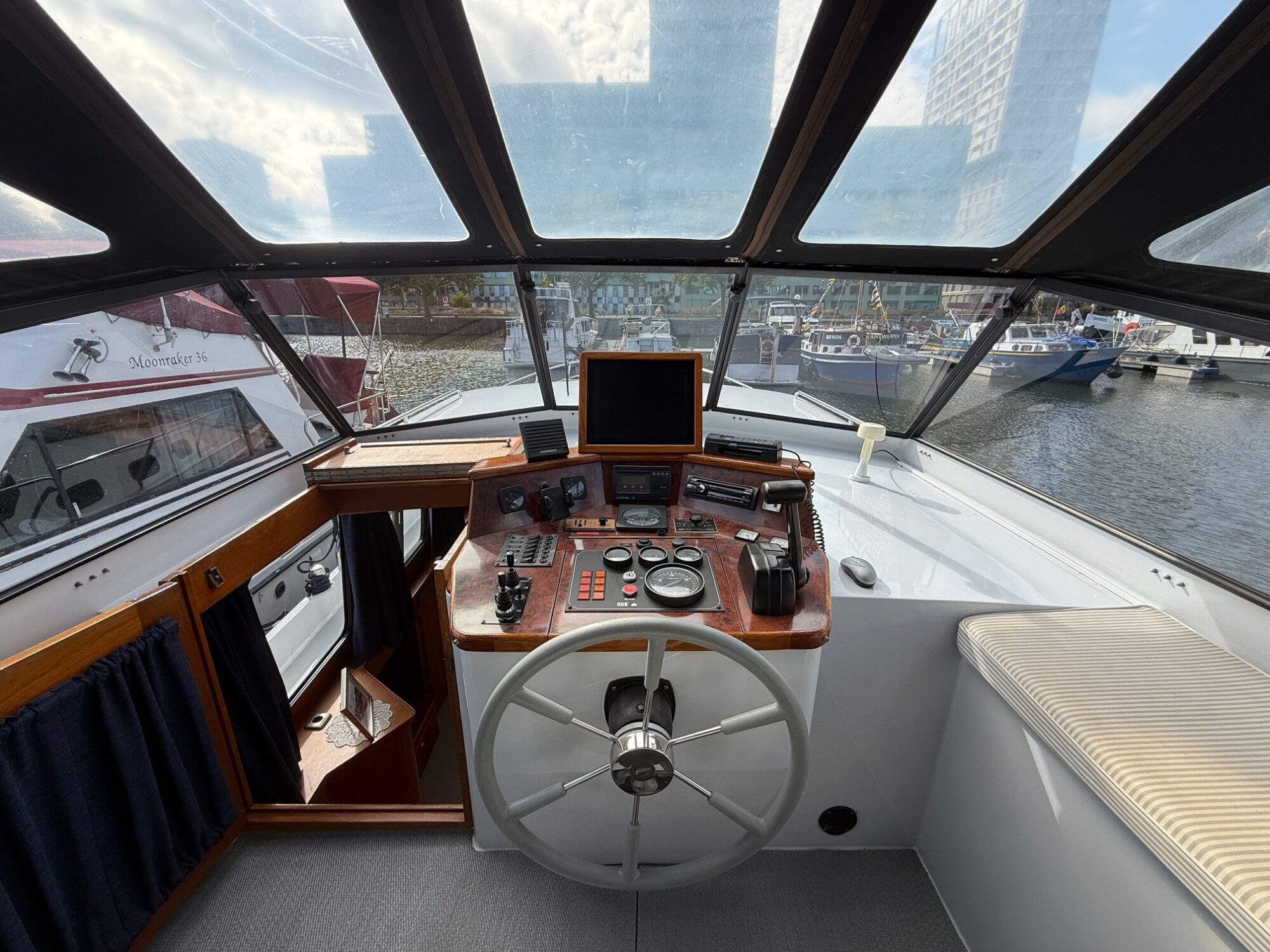 foto: 21 Explorer Explorer Classic 44 AK Cabrio