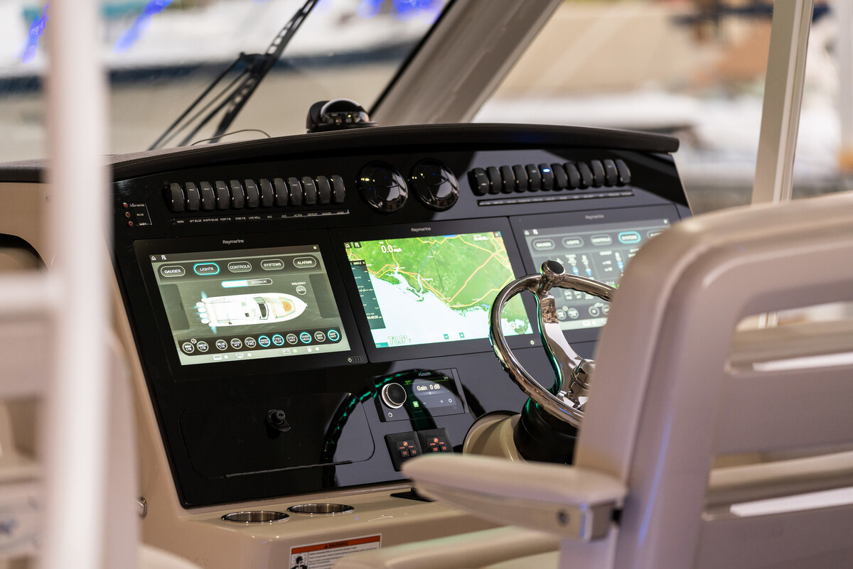 foto: 18 Boston Whaler 380 Realm