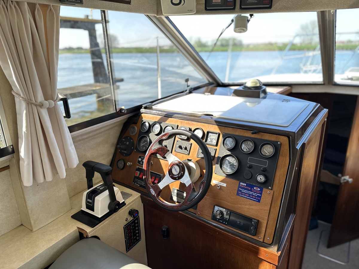 foto: 18 Fairline  31 Corniche 