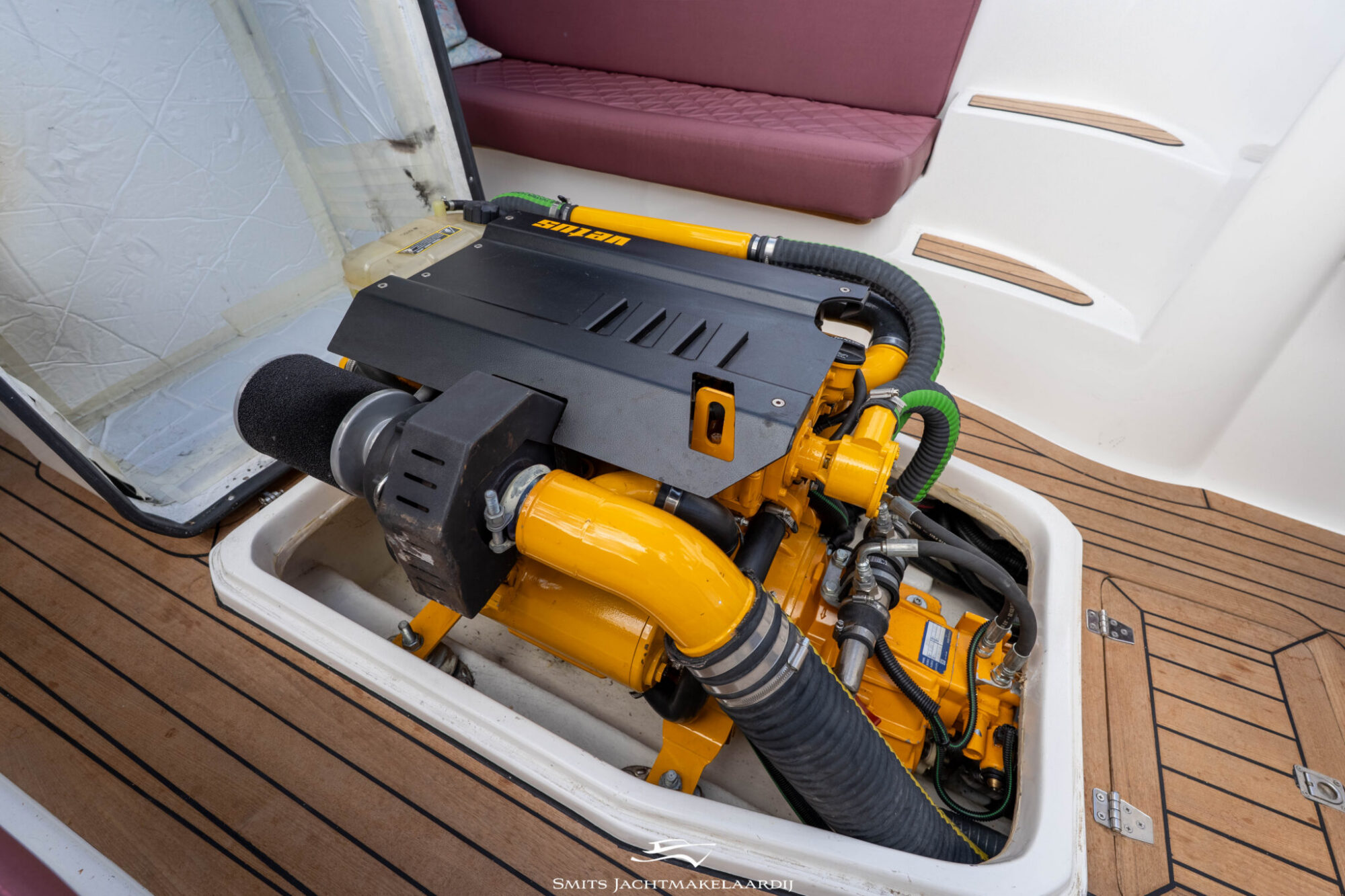 foto: 10 Bola Bola GS Tender 27 Semi Cabin