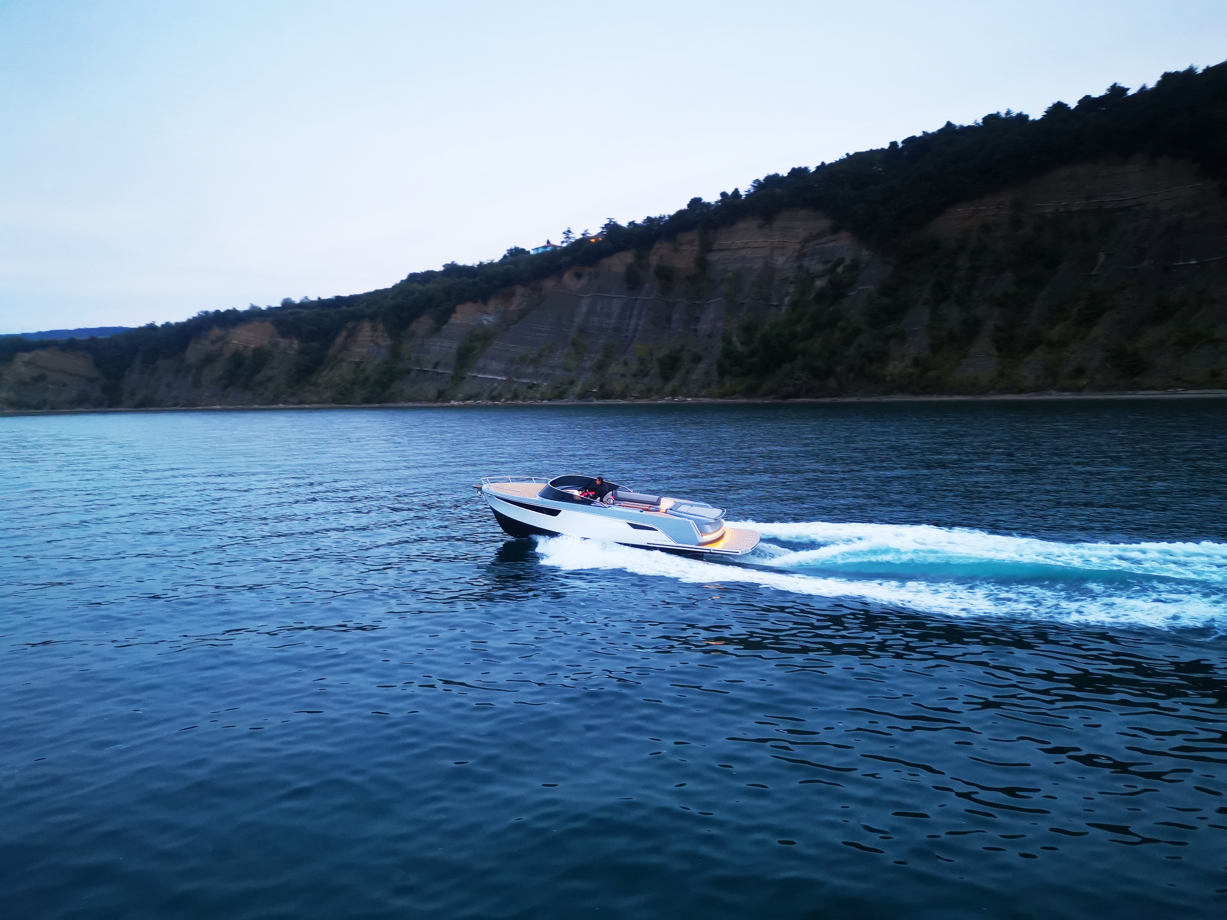 foto: 17 Alfastreet Marine 28 Cabin - Inboard Series