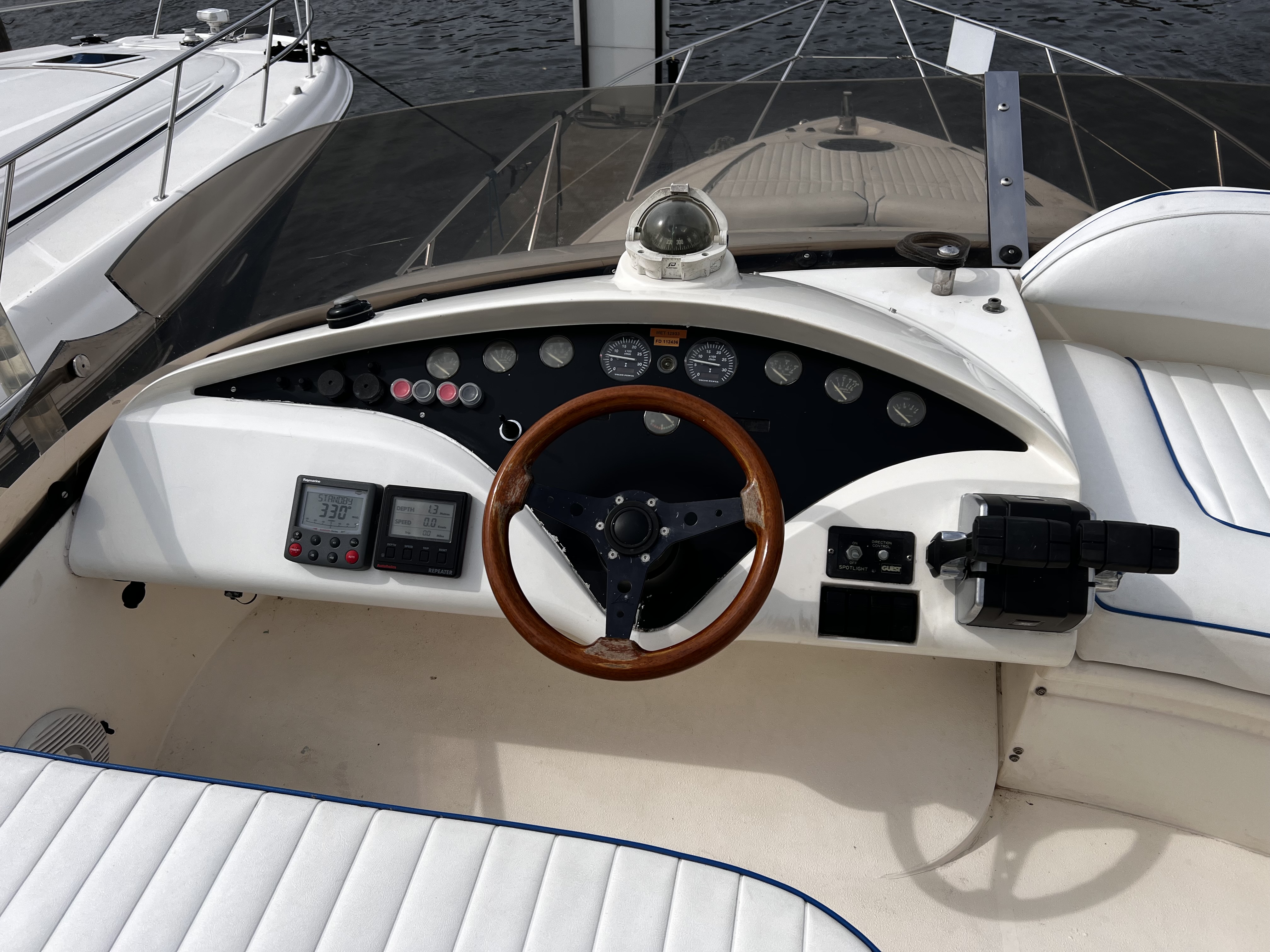 foto: 15 Fairline Phantom 42