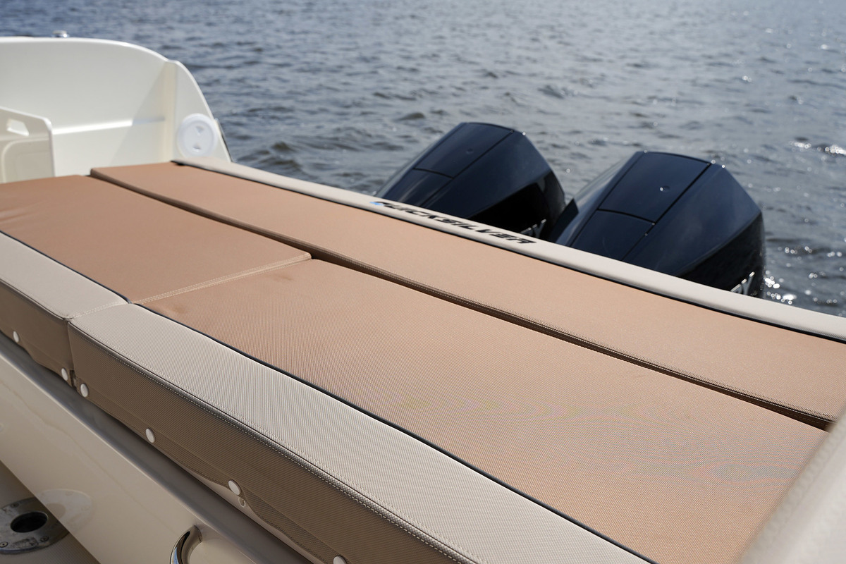 foto: 24 Quicksilver Activ 905 Weekend Outboard