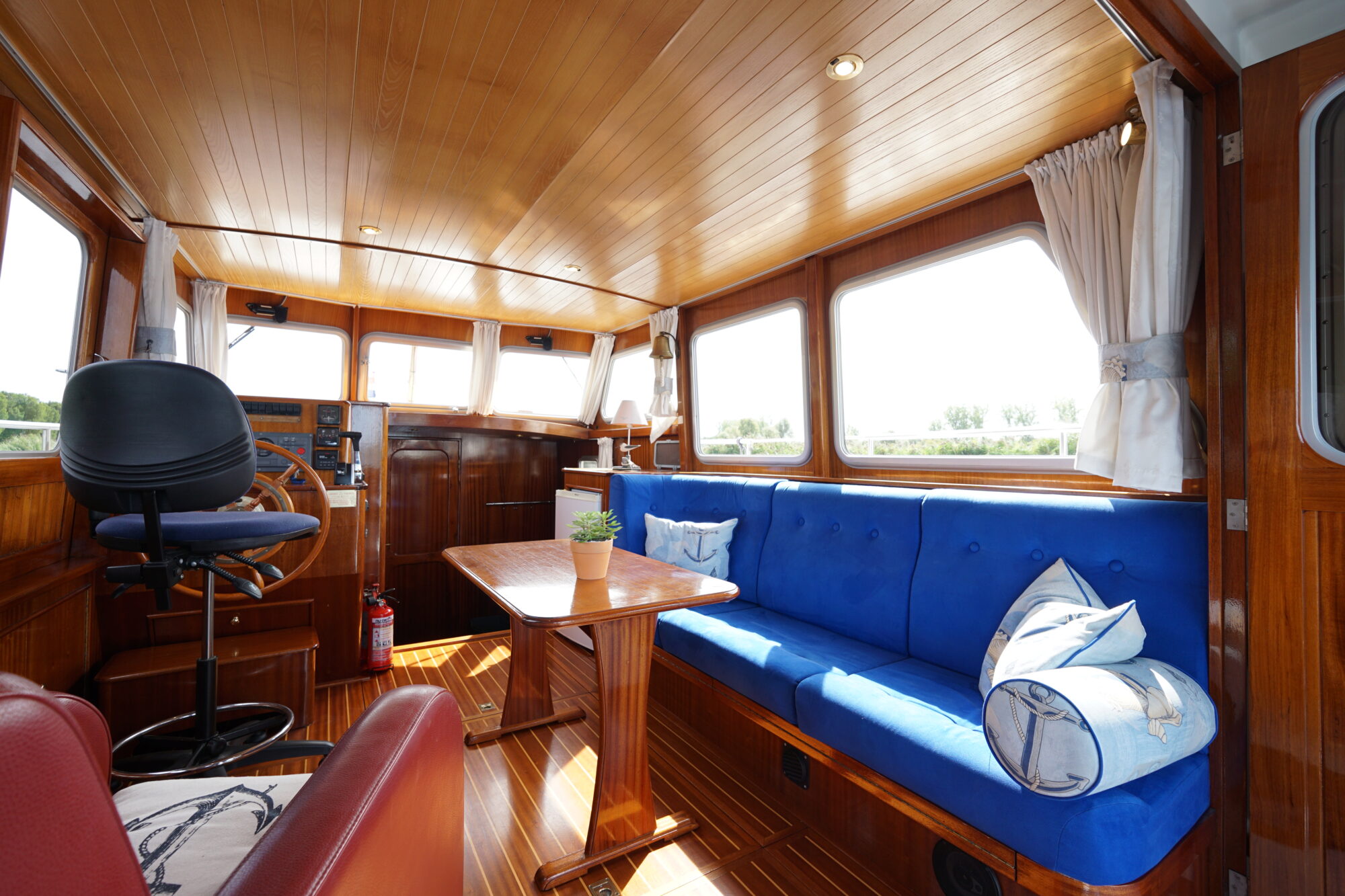 foto: 11 Crown yachts Crown Kruiser 10.90 ZLK Spiegeldeur