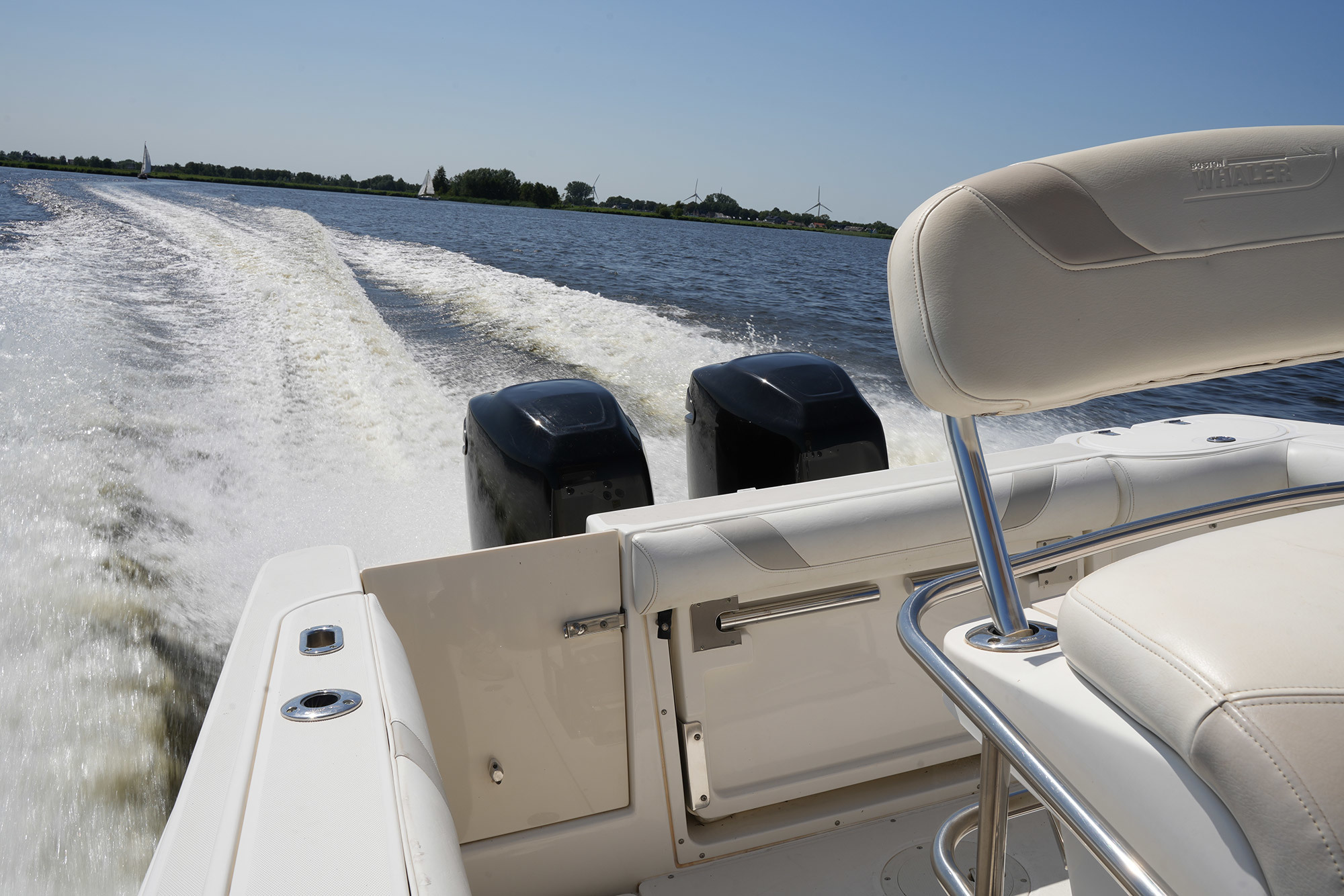 foto: 16 Boston Whaler 270 Outrage