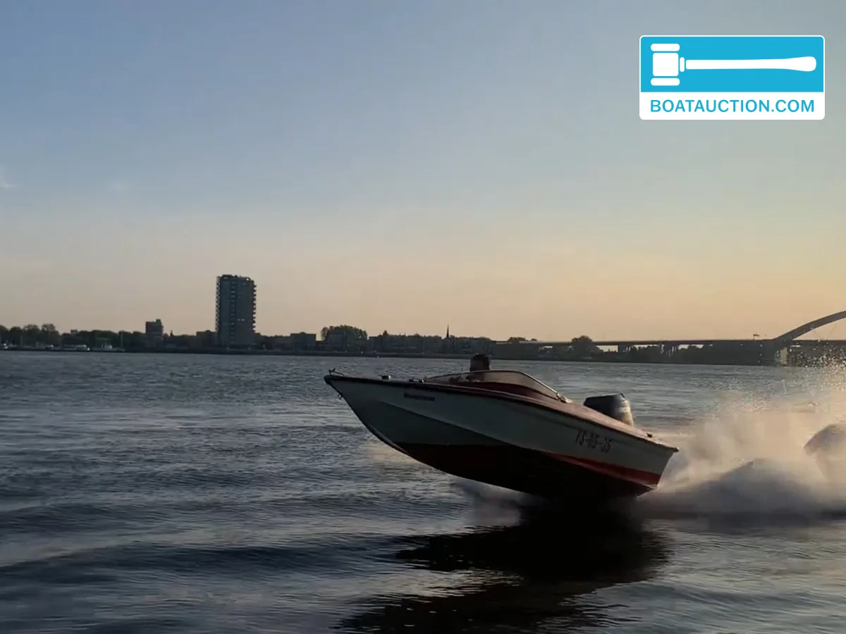 foto: 5 Castle Marine Comet 14