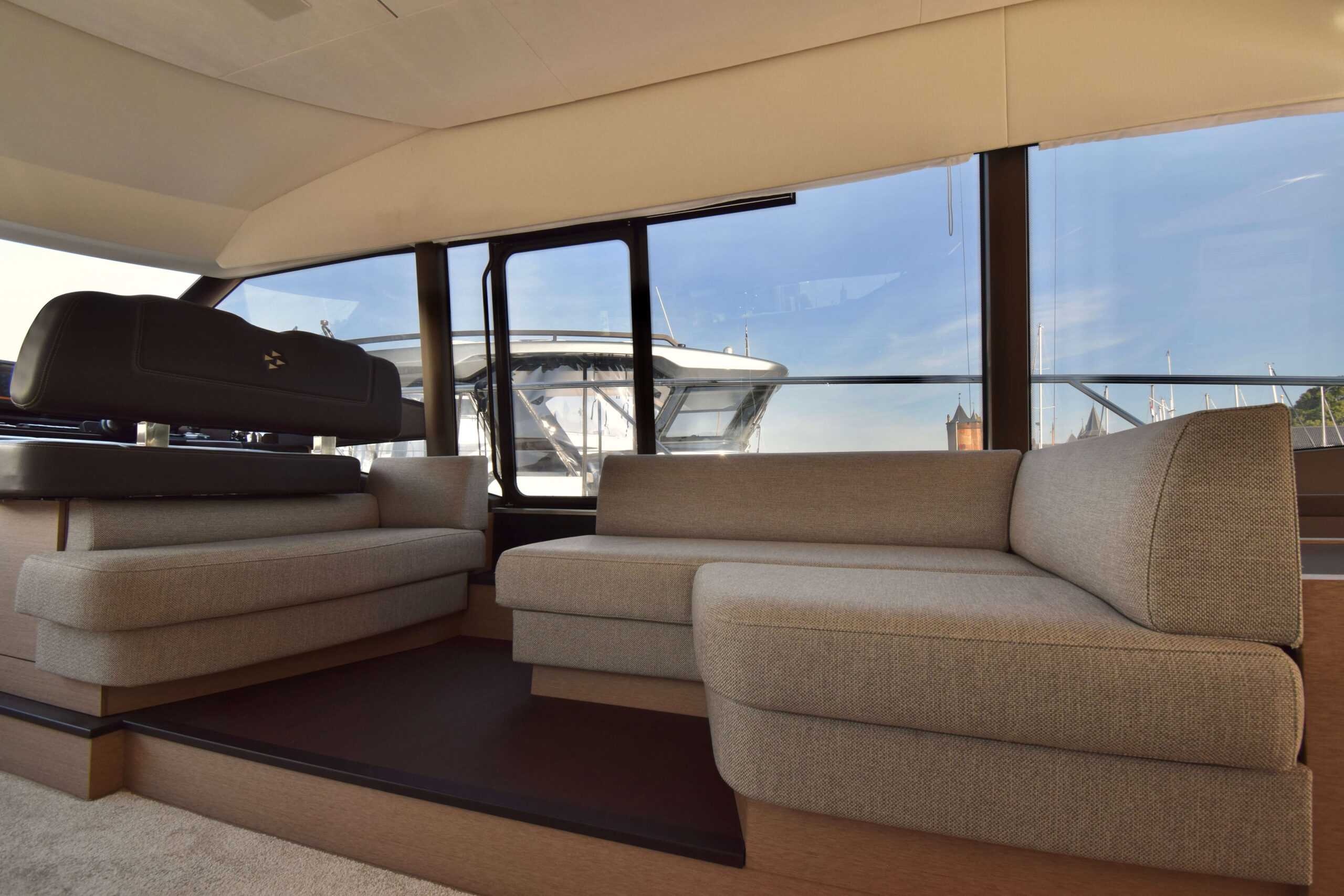 foto: 12 Prestige 590 Flybridge #19