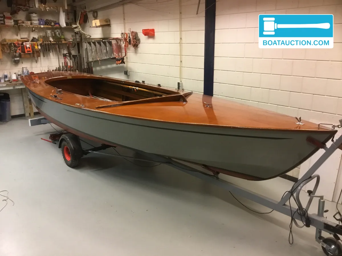 foto: 14 Spanker 712