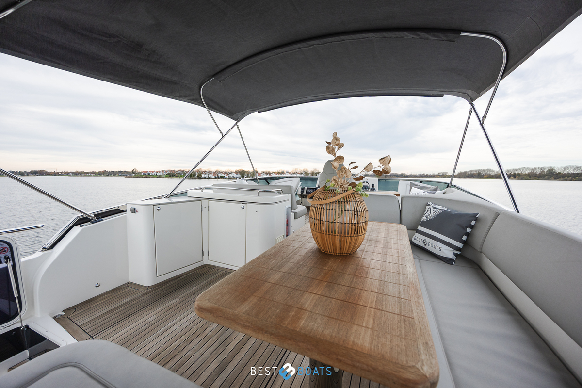 foto: 30 Absolute  Navetta 52