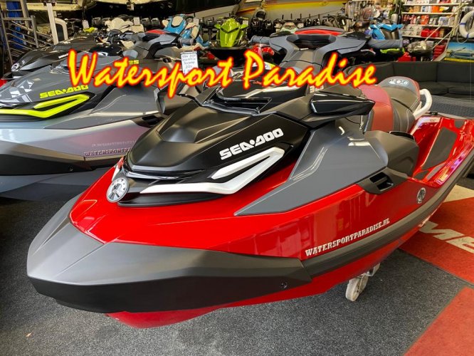 foto: 4 Sea-Doo RXT-X 325 Fiery Red Tech Package