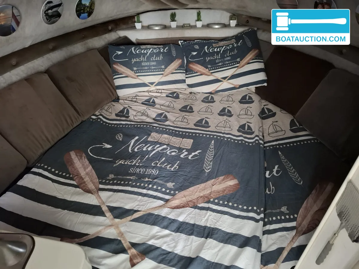 foto: 8 Chaparral 2370 SL