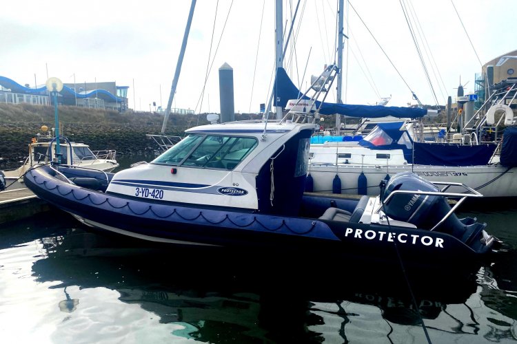 foto: 4 Protector 8.5m Cabin