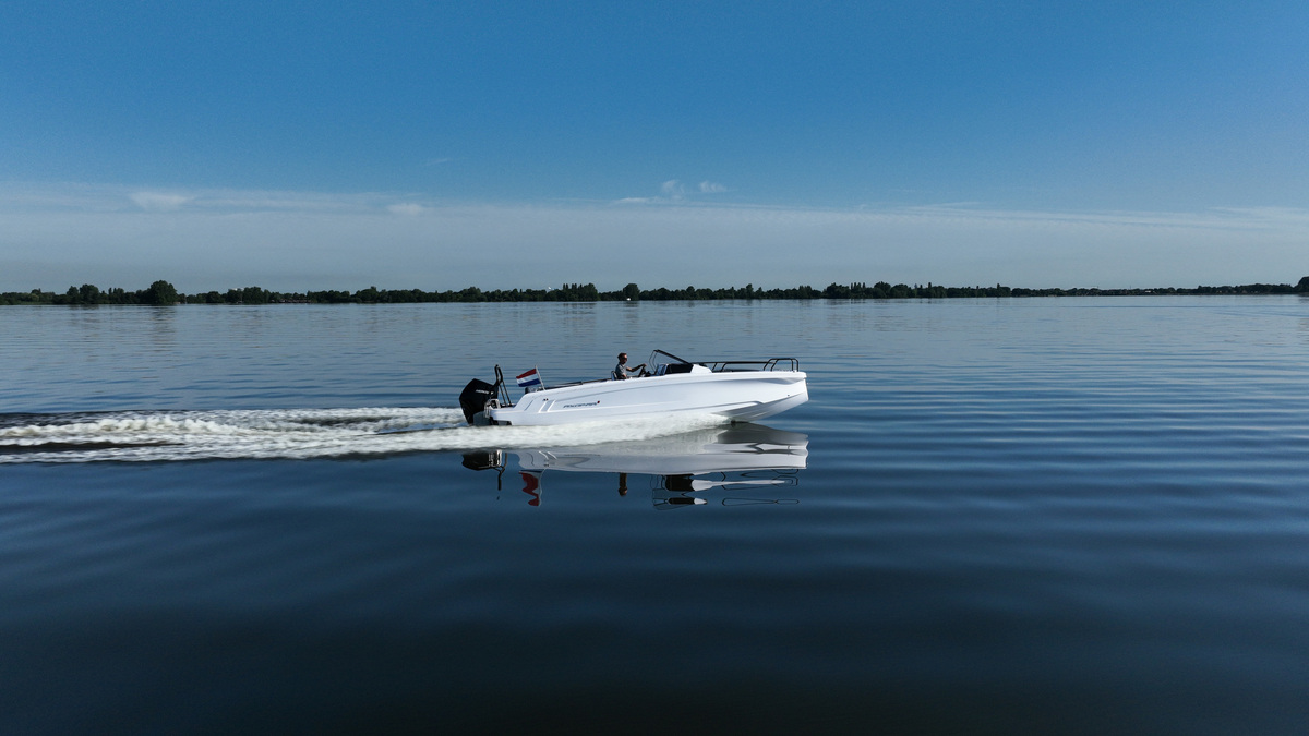 foto: 26 Axopar 25 Cross Bow & Cross Top