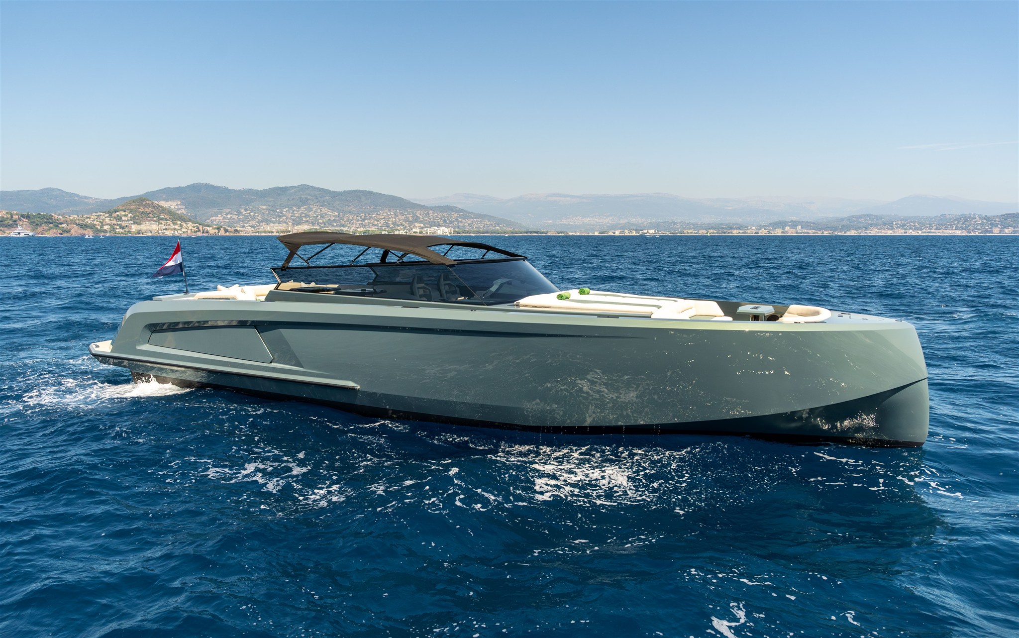 foto: 9 Vanquish Yachts VQ 54