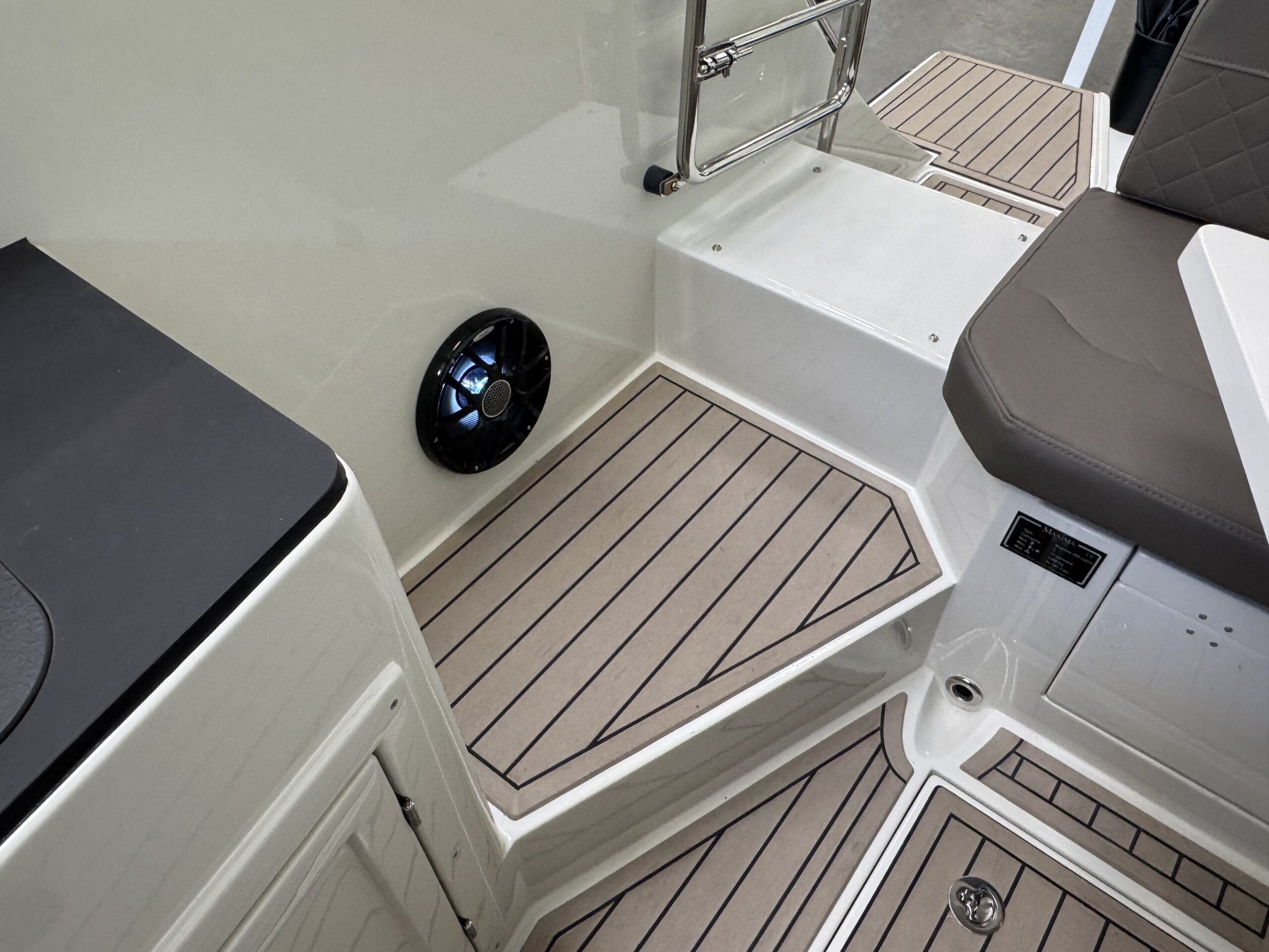 foto: 6 Maxima 800 Cabin (op voorraad)