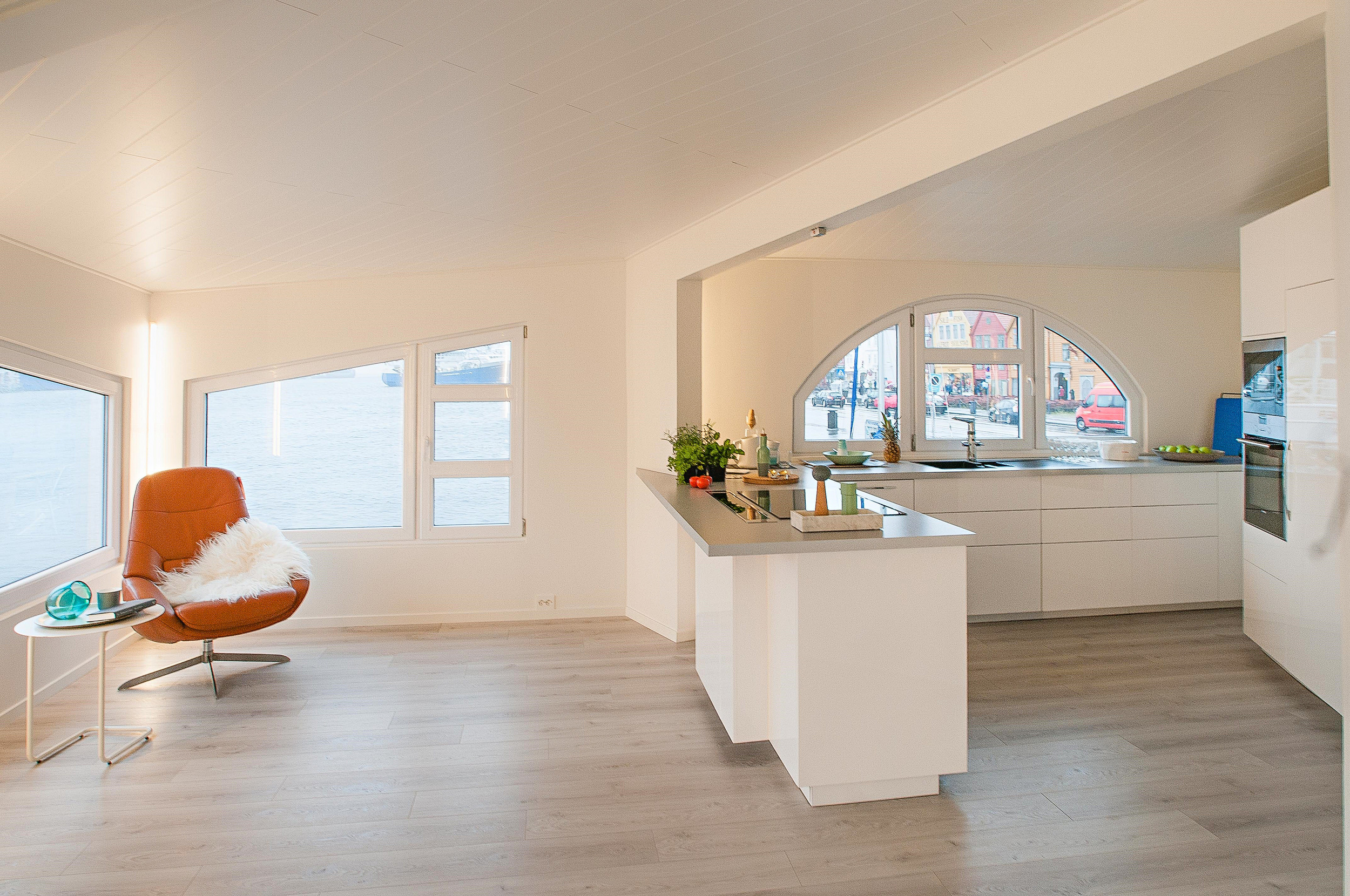 foto: 6 Grey Floating House Houseboat