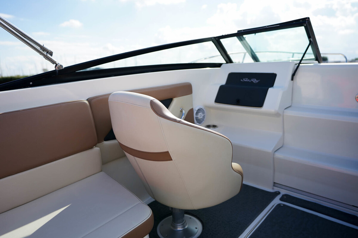 foto: 16 Sea Ray Sun Sport 230