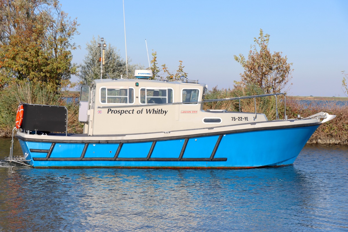 foto: 11 Lochin  333 Workboat
