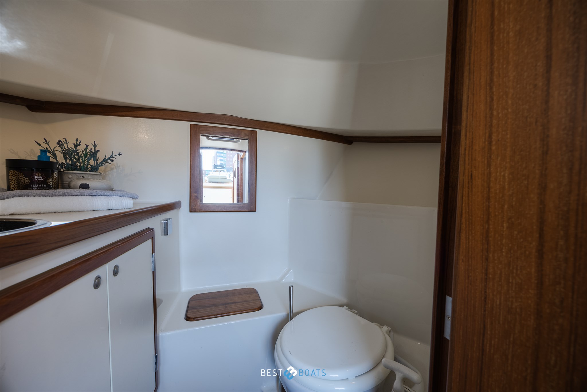 foto: 13 Interboat Intercruiser 27 Cabin