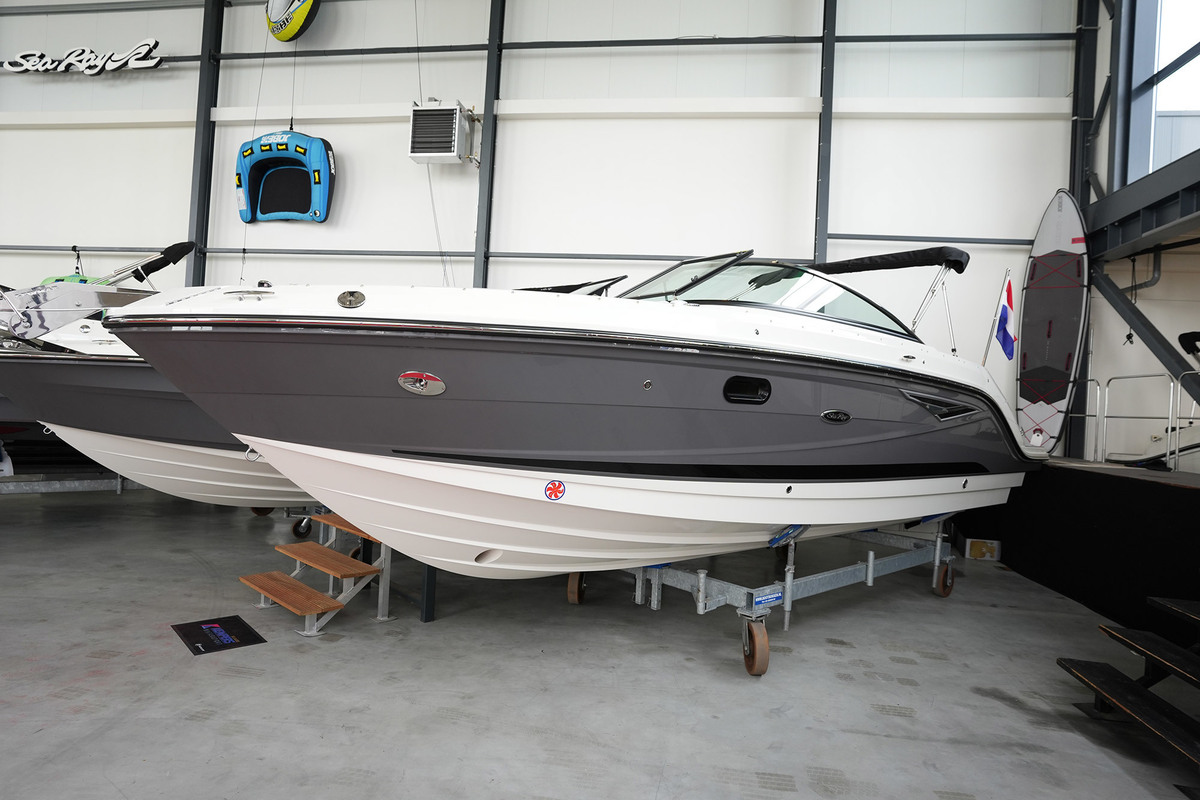 foto: 36 Sea Ray SLX 250