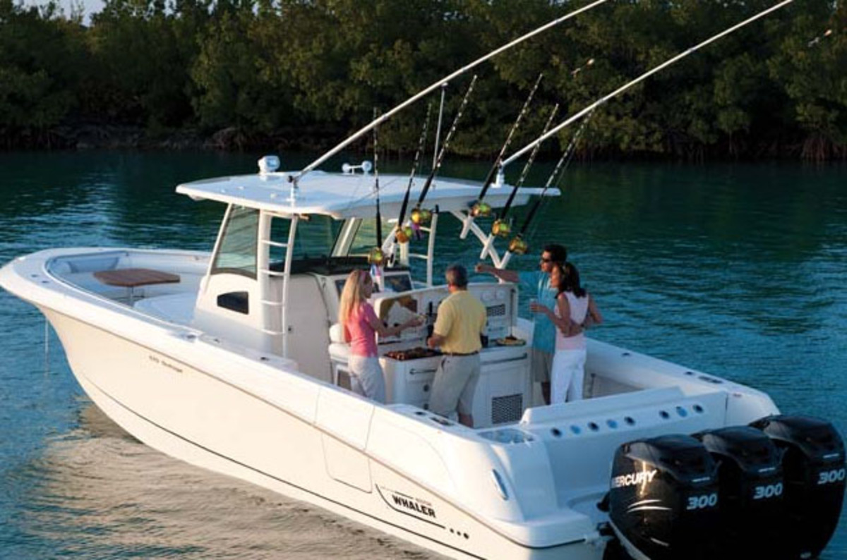 foto: 12 Boston Whaler 380 Outrage