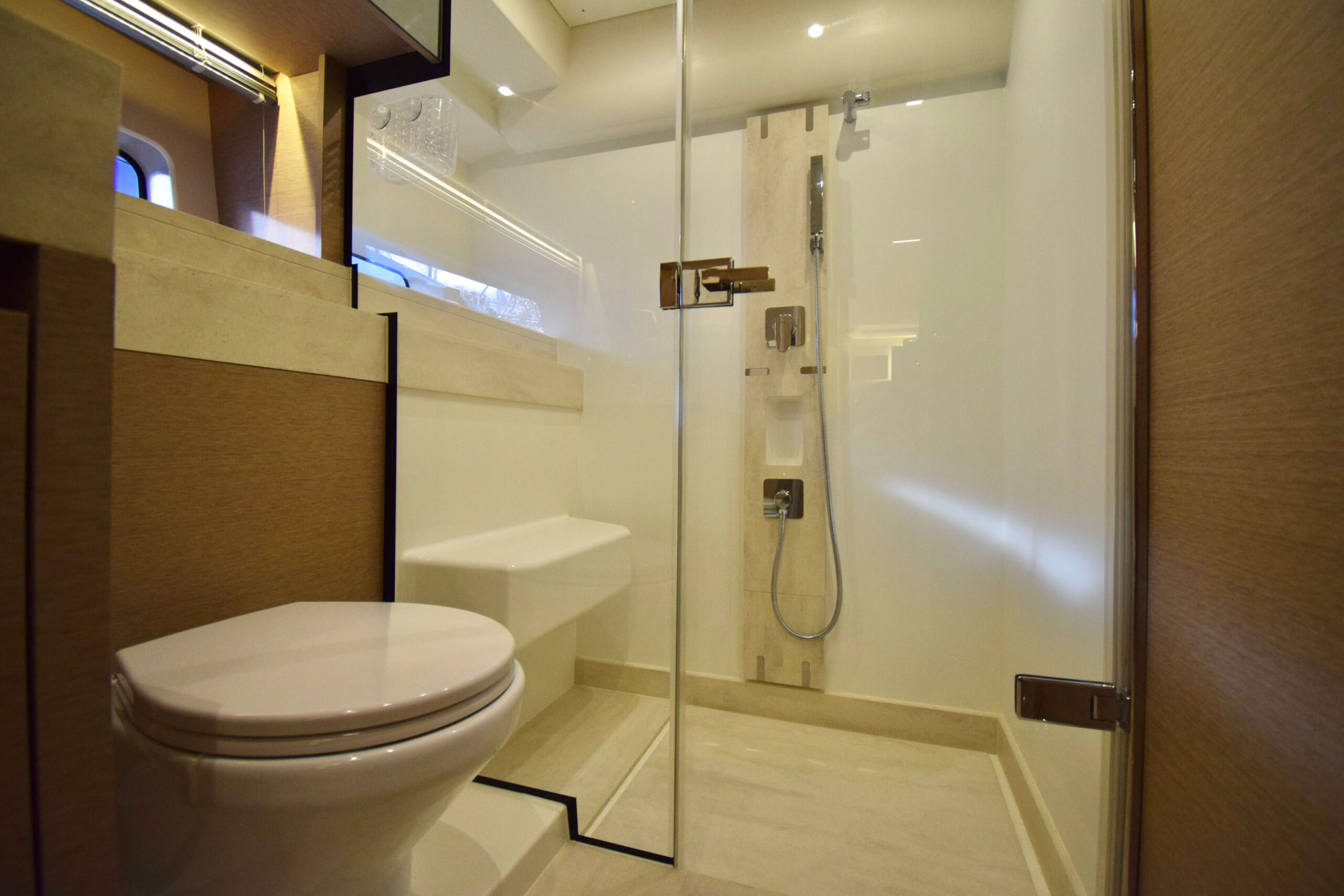 foto: 21 Prestige 590 Flybridge #49