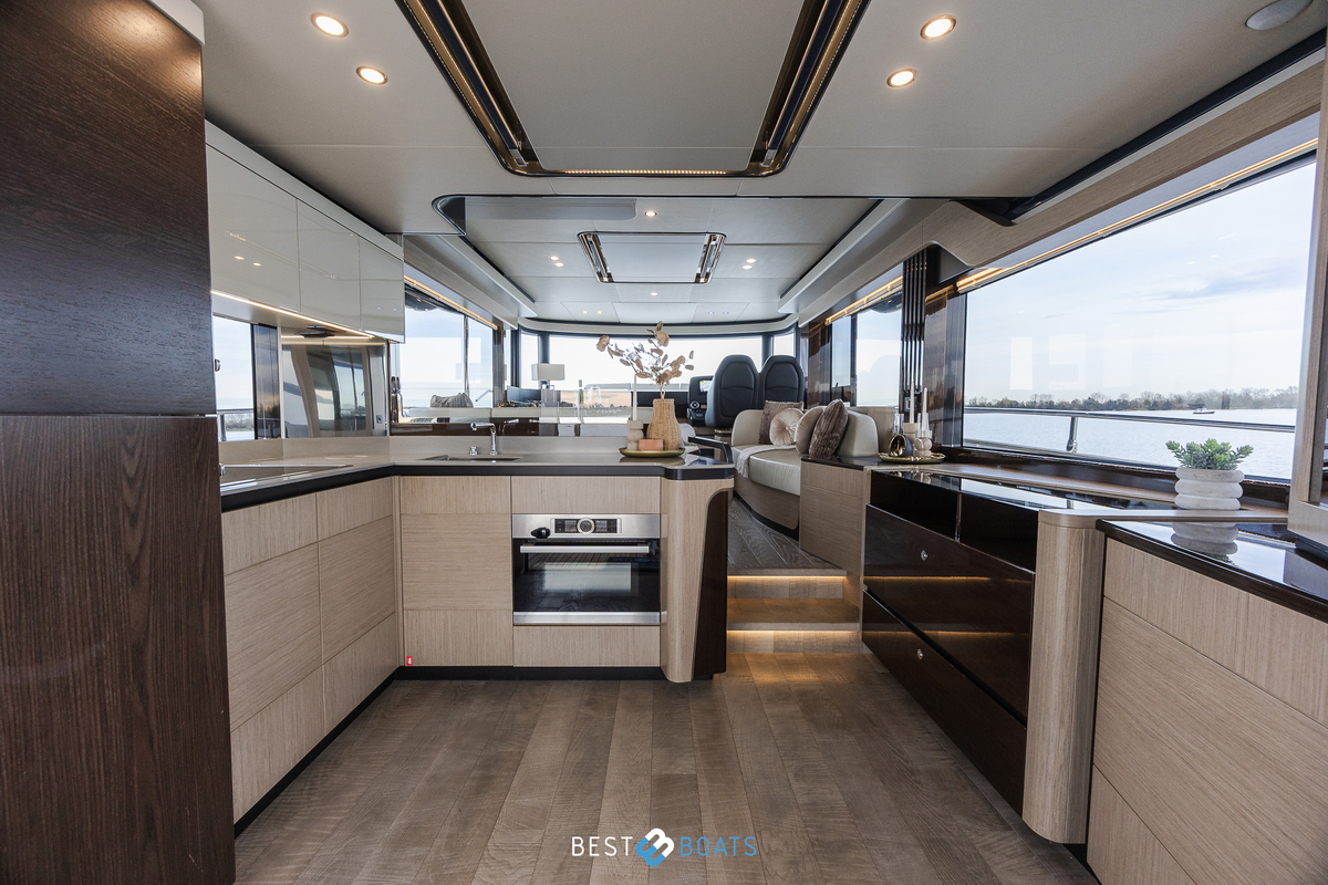foto: 31 Absolute  Navetta 52
