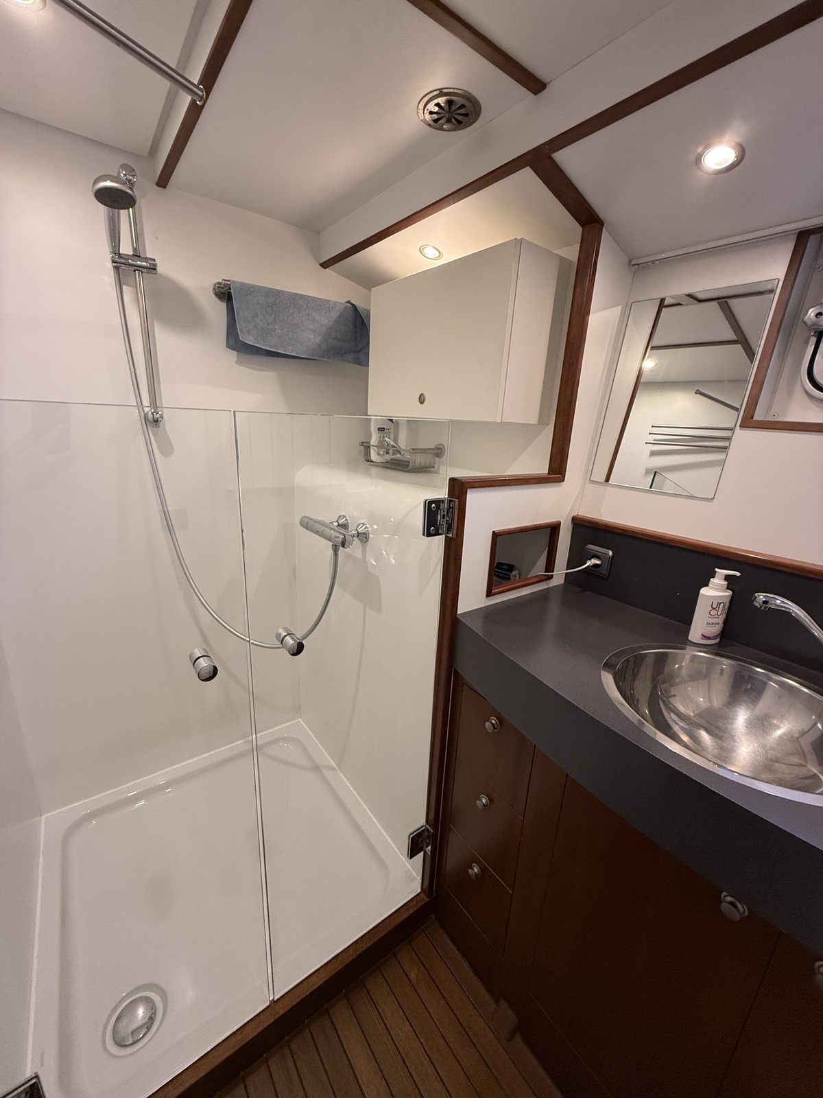 foto: 13 Ex-Patrouille Vaartuig Varend Woonschip