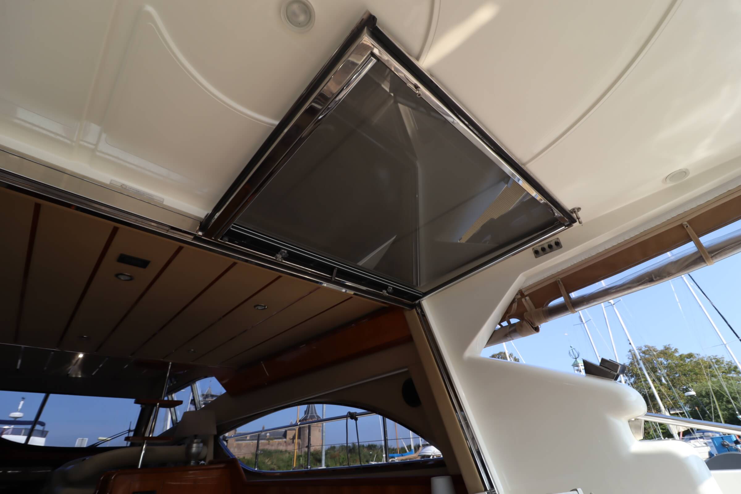 foto: 9 Ferretti Yachts 530