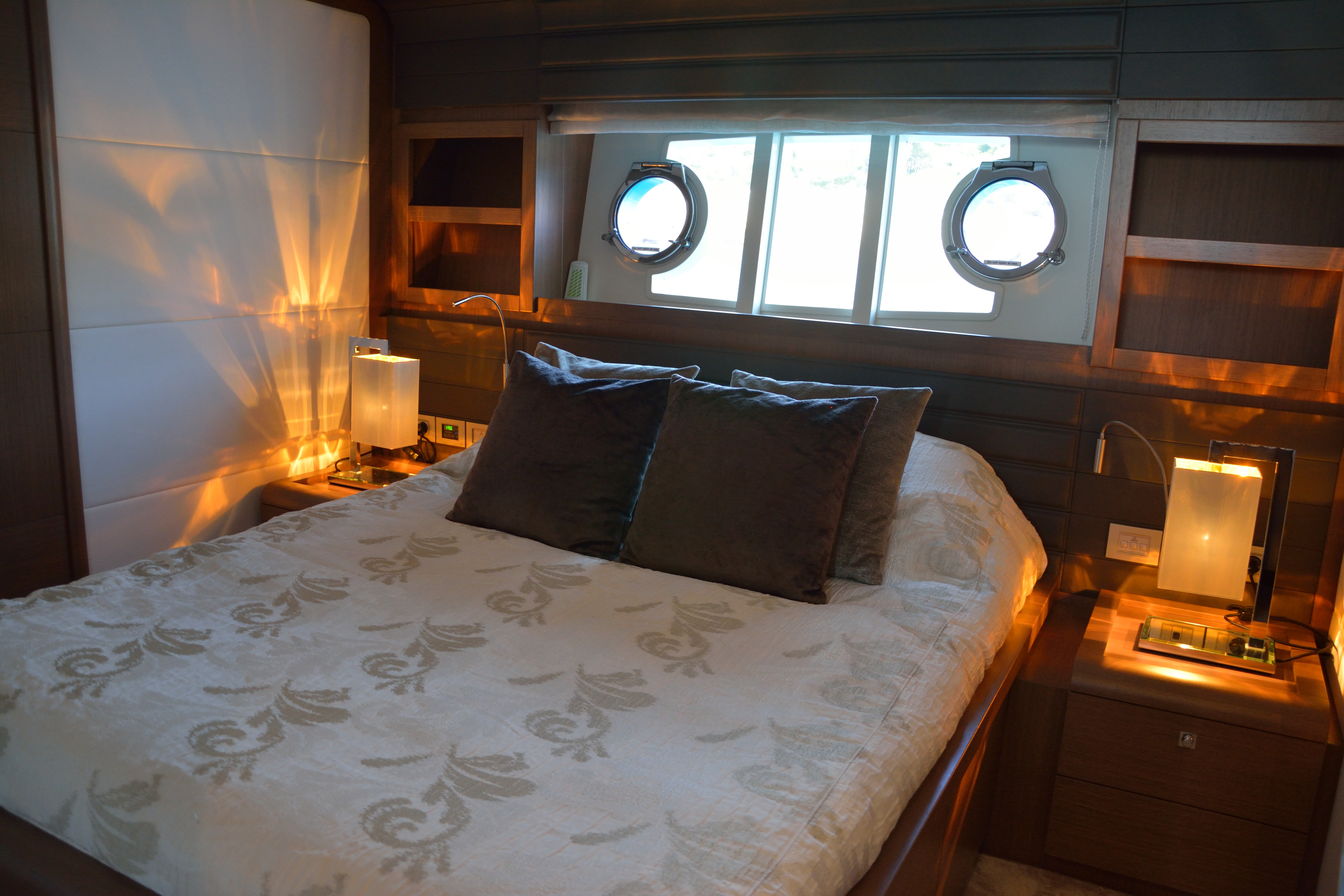 foto: 21 Ferretti 800 HT